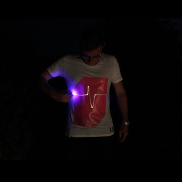 Illuminated-T-Shirt_Mood_2_Web.jpg