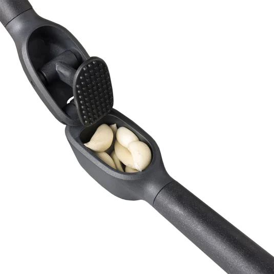 E960017_Zyliss_ClassicGarlicPress_Detail_04_web
